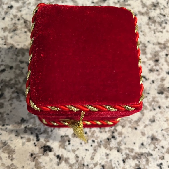 Velvet Jewelry keepsake box - Picture 2 of 6